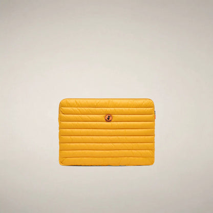 beak yellow