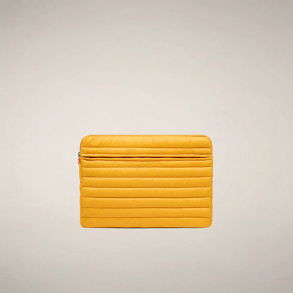 beak yellow
